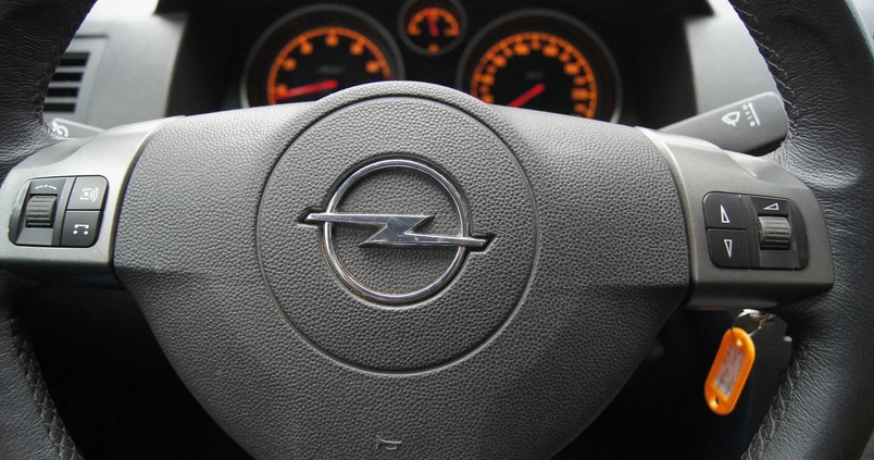 Opel Astra cena 15900 przebieg: 175700, rok produkcji 2005 z Góra Kalwaria małe 277